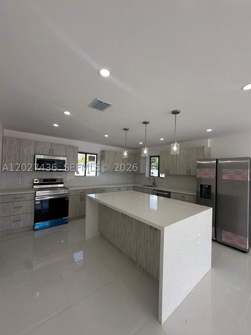 4 bedroom SingleFamilyResidence at 2041 NW 190th Ter, Windward Estates Sec 1, Miami Gardens — photo 5