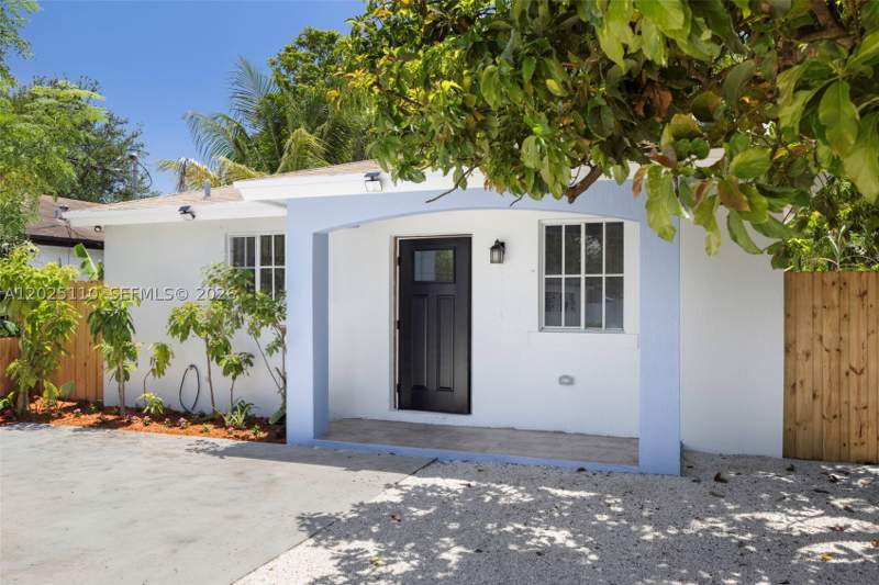 4 bedroom SingleFamilyResidence at 10204 SW 173rd St, Dixie Heights Garden, Miami — photo 2