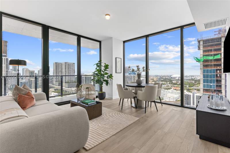 2 bedroom Condominium at 20 NE 11th St 2910, Miami North, Miami — photo 2
