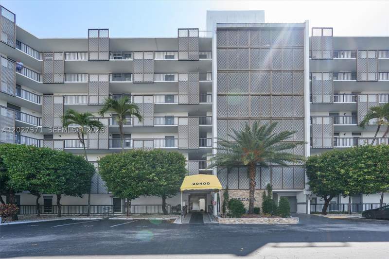 1 bedroom Condominium at 20400 W Country Club Dr 214, Biscaya IV Condo, Aventura — photo 2
