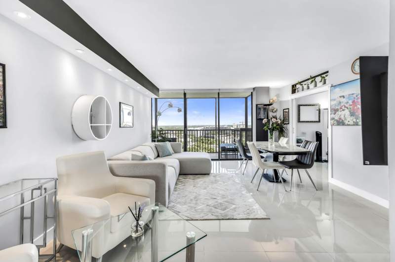 1 bedroom Condominium at 20335 W Country Club Drive 1901, Coronado, Aventura — photo 4