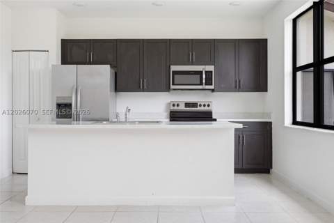 10218 SW 231st Ln, Cutler Bay FL - photo 8 of 38