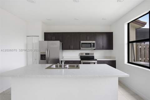 10218 SW 231st Ln, Cutler Bay FL - photo 9 of 38