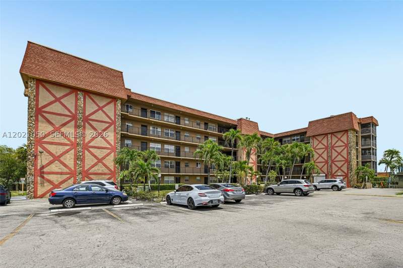 2 bedroom Condominium at 6575 W 4th Ave 507, Kings Castle Condo, Hialeah — photo 2
