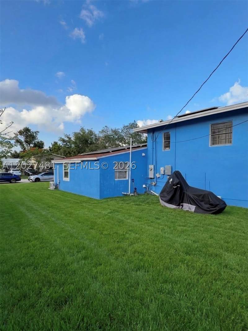 3 bedroom SingleFamilyResidence at 1300 NE 203rd St, Mansionette Homes Sec 2, Miami — photo 3