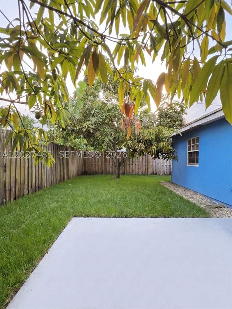 3 bedroom SingleFamilyResidence at 1300 NE 203rd St, Mansionette Homes Sec 2, Miami — photo 4