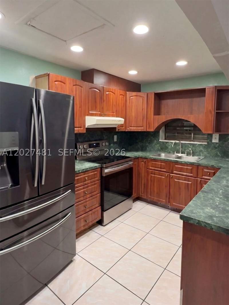 3 bedroom SingleFamilyResidence at 1300 NE 203rd St, Mansionette Homes Sec 2, Miami — photo 5