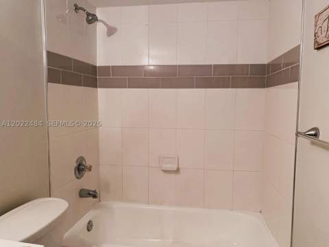 2775 W 52nd St 206, Hialeah FL - photo 9 of 28