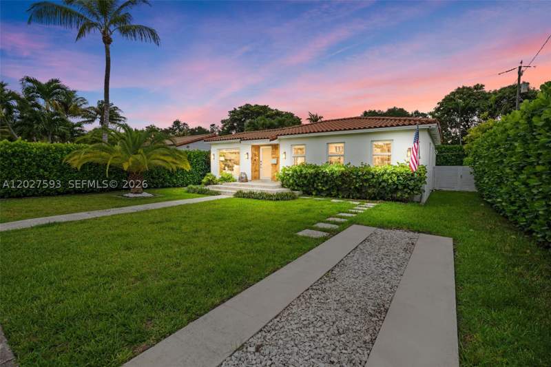 3 bedroom SingleFamilyResidence at 39 Montilla Ave, Coral Gables Flagler Stre, Coral Gables — photo 2