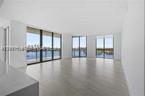 17111 Biscayne Blvd 1210, North Miami Beach FL - photo 7 of 68