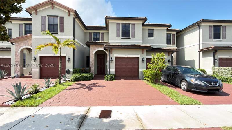 3 bedroom Townhouse at 3342 W 104th Ter, Aquabella Section One, Hialeah — photo 3