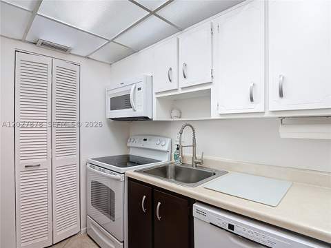 201 178th Dr 315, Sunny Isles Beach FL - photo 22 of 49