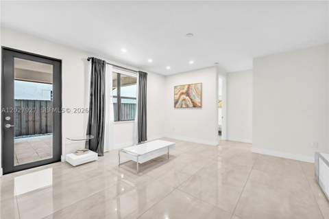 10250 NW 76th Ter, Doral FL - photo 15 of 37