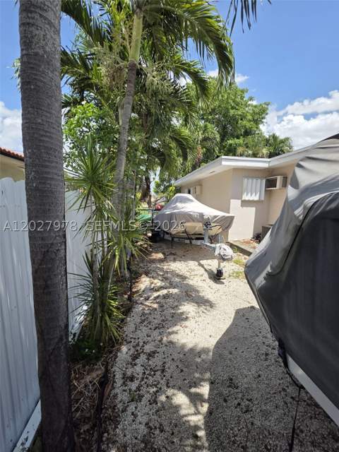 16825 NW 74th Ave, Hialeah FL - photo 17 of 19