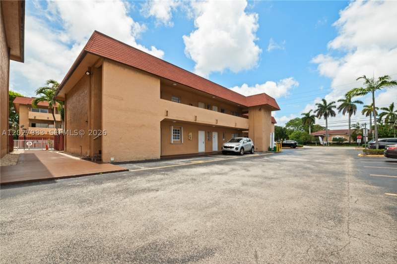 1 bedroom Condominium at 9950 SW 88th St 414-4, Puerta Del Sol Condo, Miami — photo 2