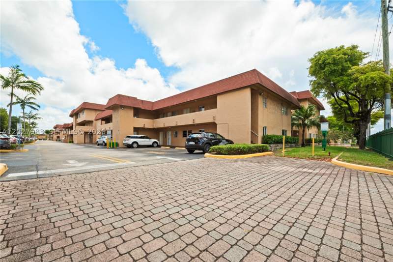 1 bedroom Condominium at 9950 SW 88th St 414-4, Puerta Del Sol Condo, Miami — photo 3