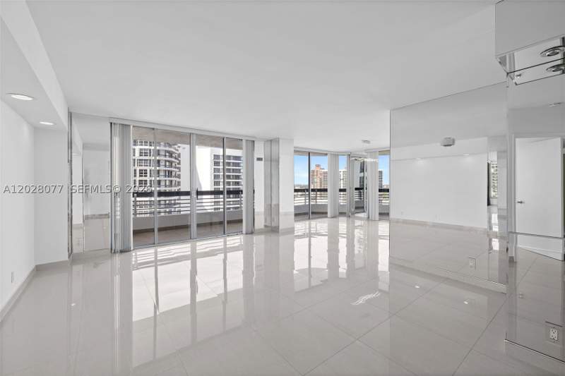 2 bedroom Condominium at 19195 NE 36th Ct 2705, Mystic Pointe Condo No Tw, Aventura — photo 4