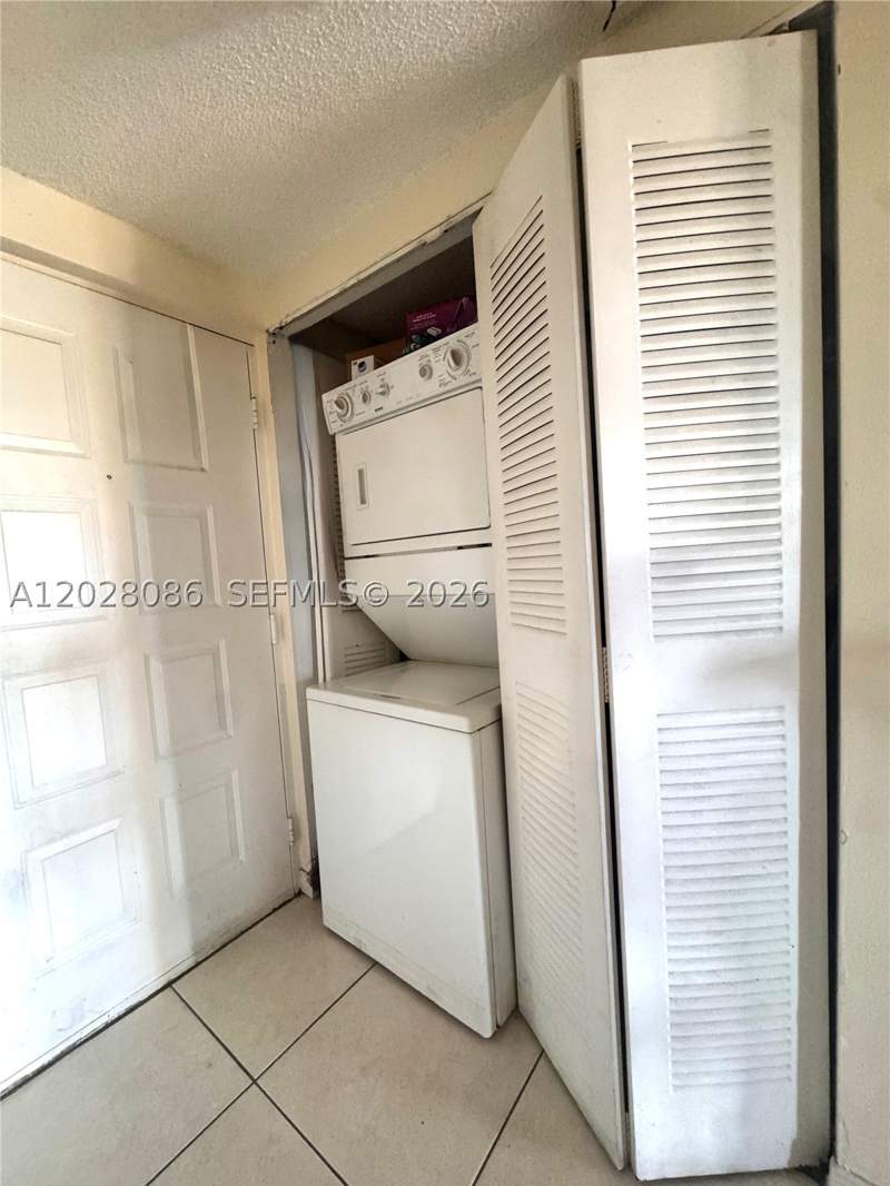 2 bedroom Condominium at 8290 Lake Dr 506, Las Vistas At Doral Condo, Doral — photo 2