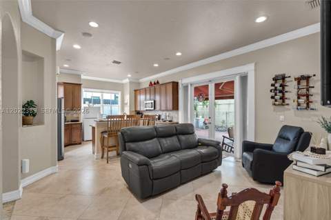 18122 NW 91st Ct, Hialeah FL - photo 10 of 34