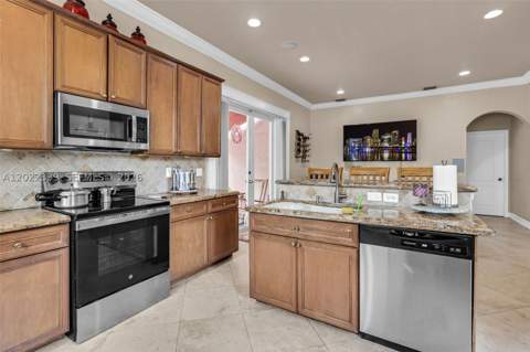 18122 NW 91st Ct, Hialeah FL - photo 13 of 34