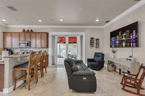 18122 NW 91st Ct, Hialeah FL - photo 9 of 34