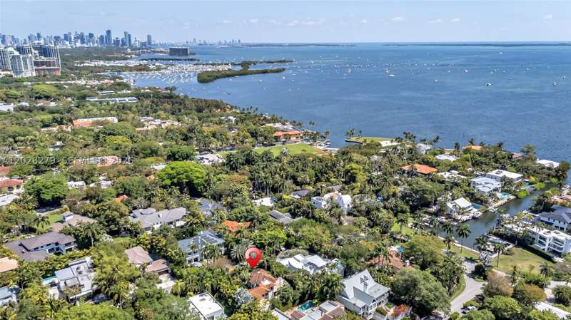 5 bedroom SingleFamilyResidence at 3462 N Moorings Way, The Moorings, Miami — photo 4
