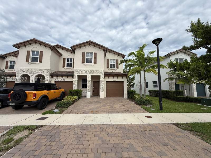 4 bedroom Townhouse at 12856 NW 22nd Pl 12856, Golf Park Sec 1, Miami — photo 2