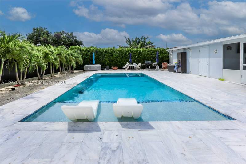 3 bedroom SingleFamilyResidence at 12100 SW 181st Ter, S Miami Heights Addn B, Miami — photo 4
