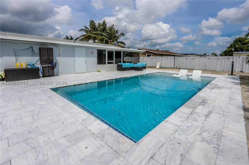 3 bedroom SingleFamilyResidence at 12100 SW 181st Ter, S Miami Heights Addn B, Miami — photo 5