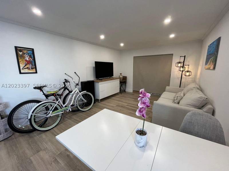 1 bedroom Condominium at 6965 Harding Ave 401, Harding Villas Condo, Miami Beach — photo 2