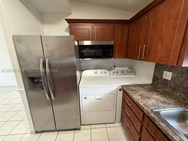 2 bedroom Condominium at 2212 W 74th St 201-28, Alcazar Villas Condo, Hialeah — photo 3
