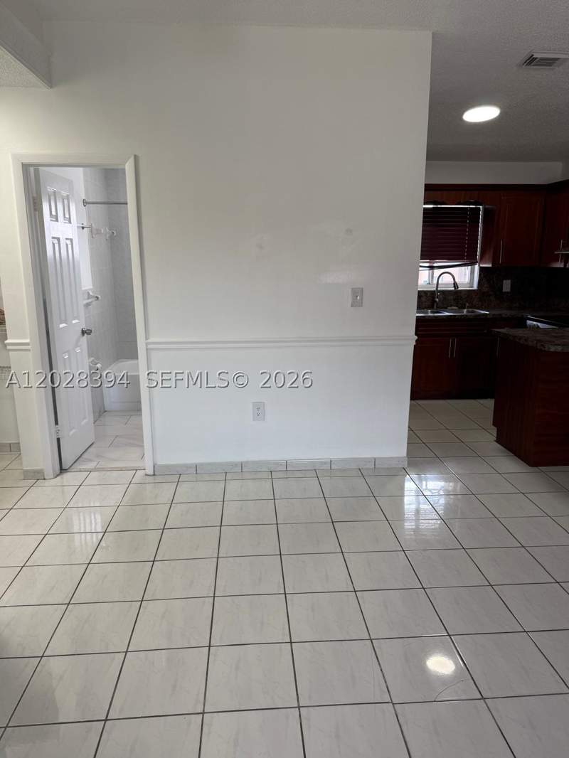 2 bedroom Condominium at 2212 W 74th St 201-28, Alcazar Villas Condo, Hialeah — photo 4
