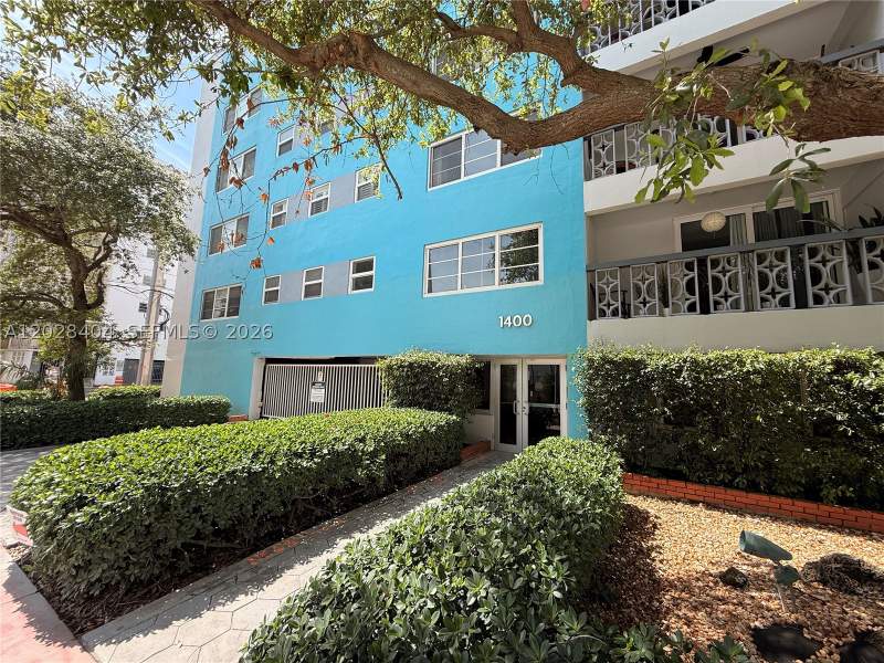1 bedroom Condominium at 1400 Lincoln Rd 301, Lincoln Plaza Condo, Miami Beach — photo 2