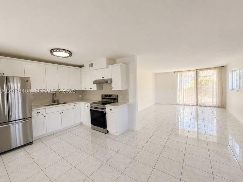 1 bedroom Condominium at 1400 Lincoln Rd 301, Lincoln Plaza Condo, Miami Beach — photo 3