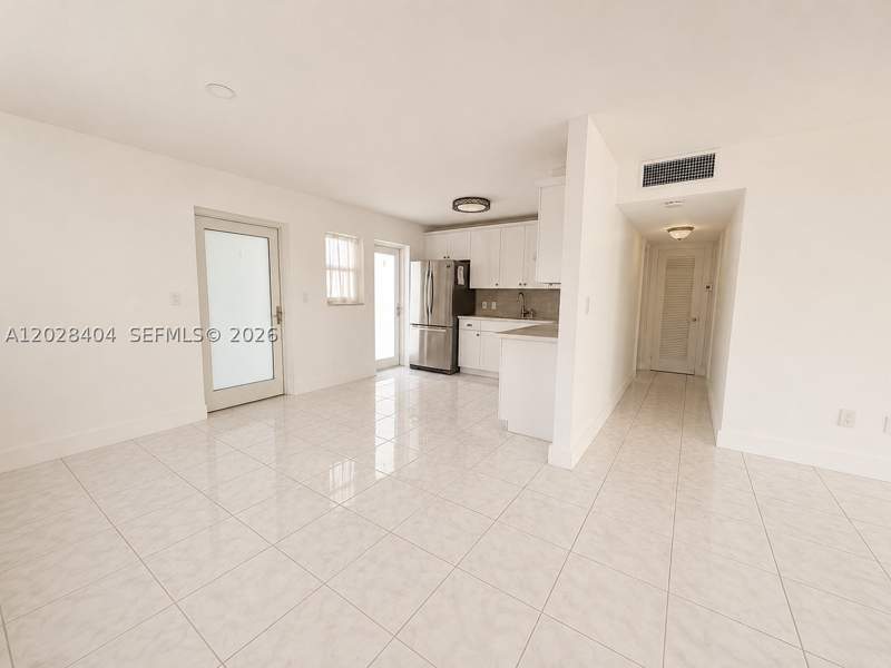 1 bedroom Condominium at 1400 Lincoln Rd 301, Lincoln Plaza Condo, Miami Beach — photo 4