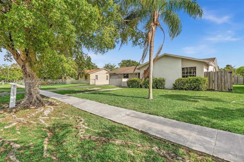 4 bedroom SingleFamilyResidence at 11061 SW 163rd St, Pine Lake Sec Two, Miami — photo 2