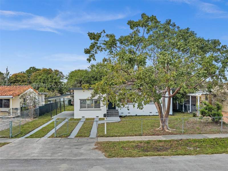 3 bedroom SingleFamilyResidence at 1365 NE 130th St, Kirkpatrick Sub, North Miami — photo 2
