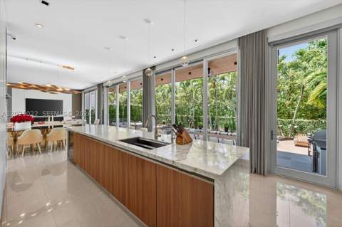 625 Curtiswood Dr, Key Biscayne FL - photo 11 of 48