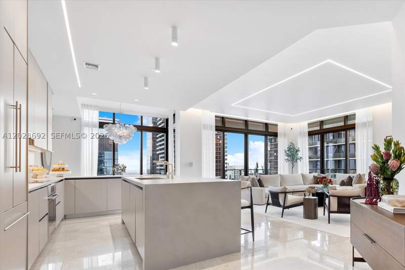4 bedroom Condominium at 88 SW 7th St 4001, Rise Condo, Miami — photo 2