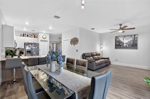 12862 NW 23rd Pl, Miami FL - photo 17 of 43