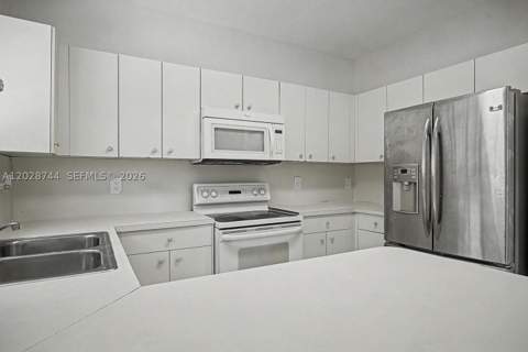 373 NE 26th Pl 102, Homestead FL - photo 9 of 17