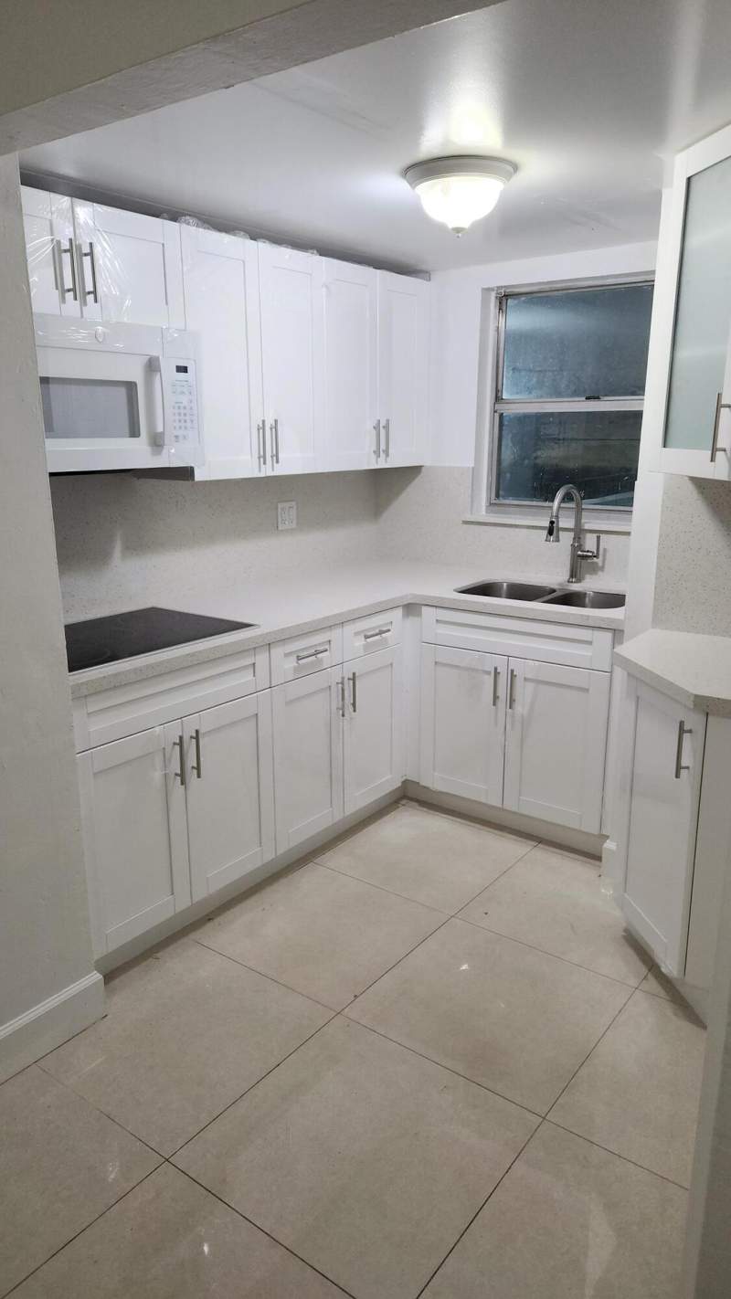 2 bedroom Condominium at 210 Fontainebleau Boulevard 311, The Greens Condominiums, Miami — photo 2
