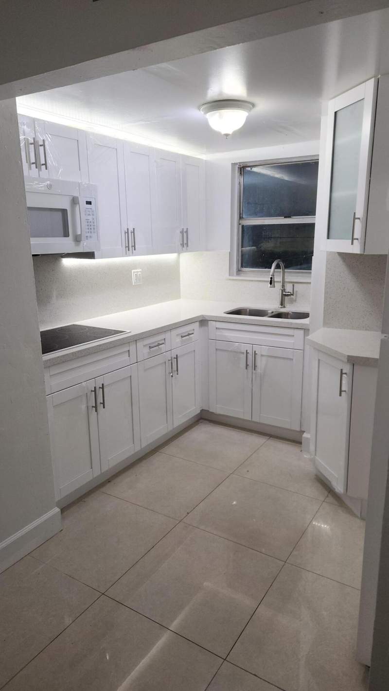 2 bedroom Condominium at 210 Fontainebleau Boulevard 311, The Greens Condominiums, Miami — photo 3