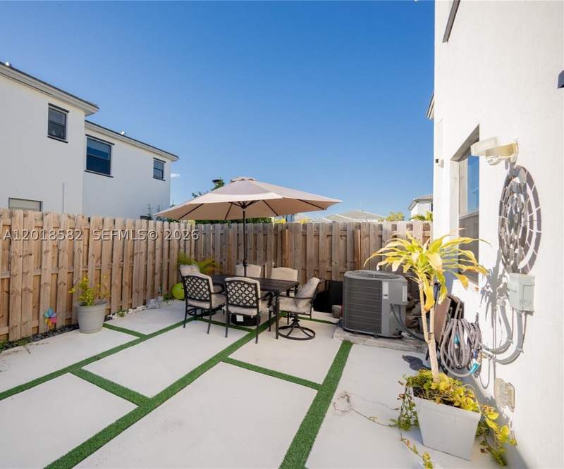 4 bedroom Townhouse at 28510 SW 134th Ave, Pine Isle, Homestead — photo 4