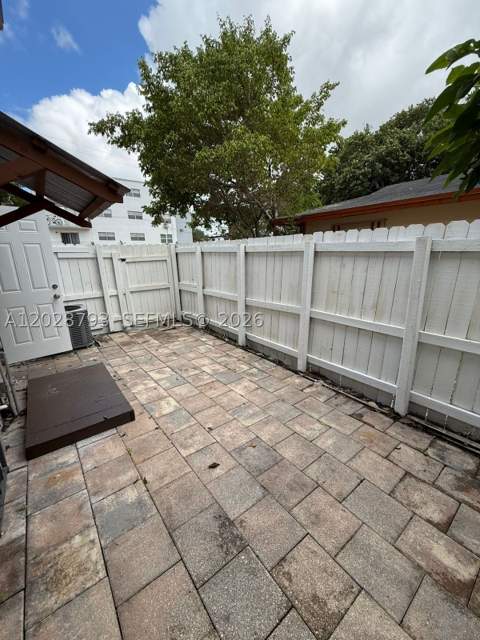 14310 NE 5th Pl, Miami FL - photo 6 of 12