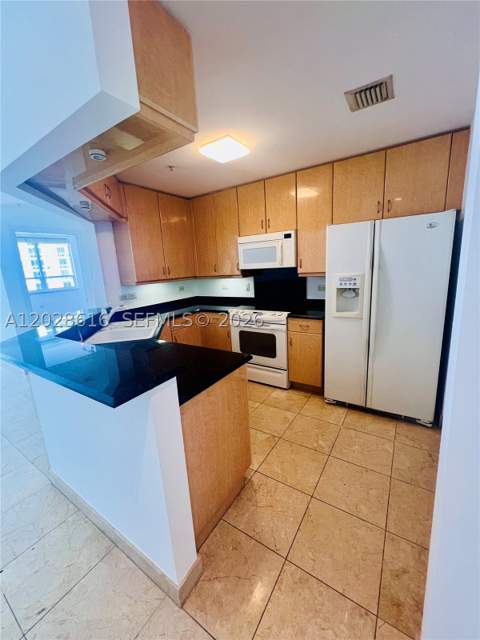 801 Brickell Key Blvd 906, Miami FL - photo 7 of 24
