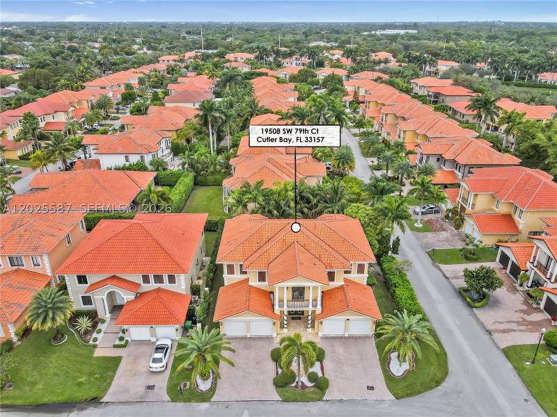 5 bedroom SingleFamilyResidence at 19508 SW 79th Ct, Cutler Cay, Cutler Bay — photo 2
