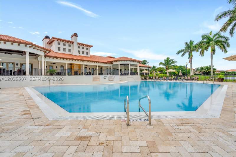 5 bedroom SingleFamilyResidence at 19508 SW 79th Ct, Cutler Cay, Cutler Bay — photo 4
