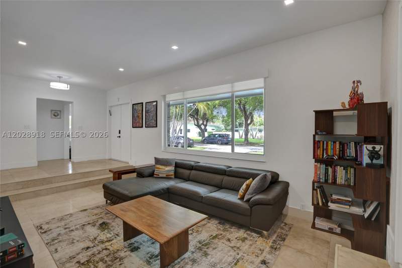 3 bedroom SingleFamilyResidence at 18641 NE 21st Ave, Ellarue Estates, Miami — photo 3