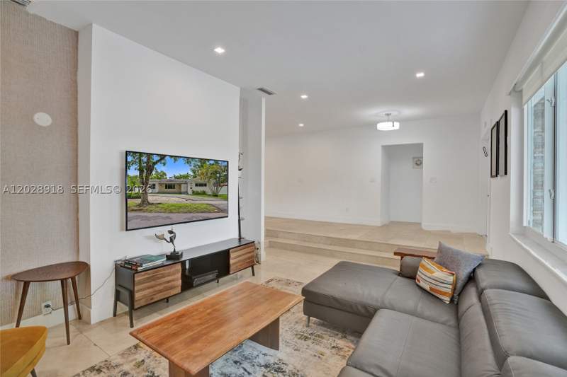 3 bedroom SingleFamilyResidence at 18641 NE 21st Ave, Ellarue Estates, Miami — photo 4